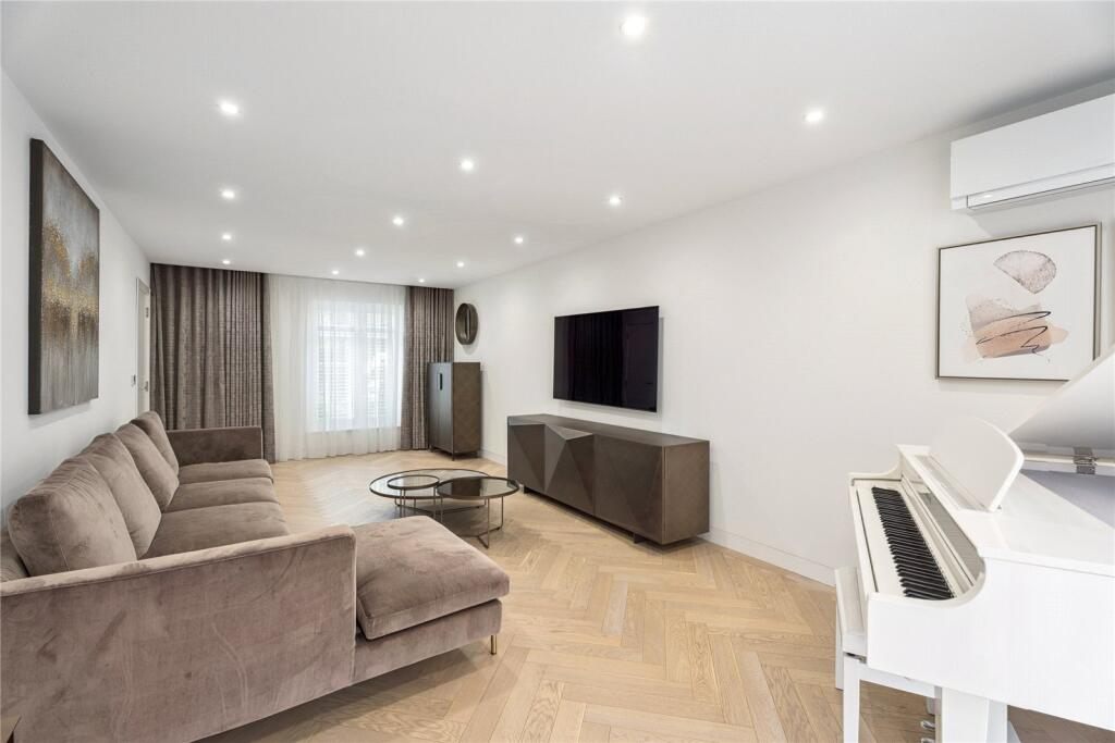 Period Home Luxury Renovation, Watford 2 The completed living room, with herringbone oak flooring and concealed services, in the renovated Watford period home
